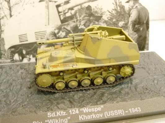 Alte Militärmodelle in unterschiedlichen Maßstäben