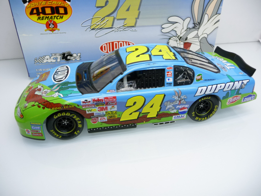 Action 103109 1:18 Stock Car #24 DuPont / Jeff Gordon Looney Tunes Rematch 2002 Monte Carlo