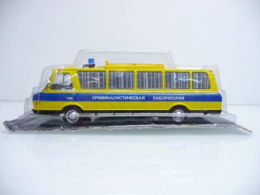 Russisches Einsatzfahrzeug in gelb / blau mit Sirene in OVP