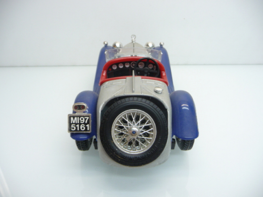Alfa Romeo 2300 Spider 1932 in silber / blau - Bburago 1:18