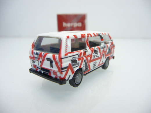 181150 VW T3 im Verkehrsschilder Design - Herpa 1:87