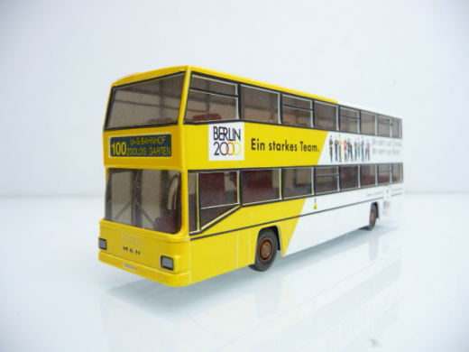 7310239 Reisebus Berlin 2000 Ein starkes Team - Wiking H0