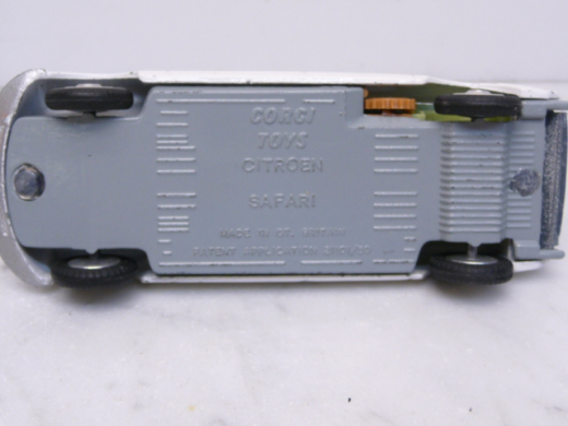 Corgi Toys 1:43 475 Citroen DS Break Safari Ski Club