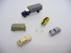 943 02 22 Fahrzeug Konvolut mit MB LKW und Autoteilen - Wiking 1:87