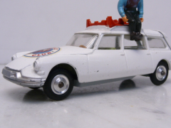 Corgi Toys 1:43 475 Citroen DS Break Safari Ski Club