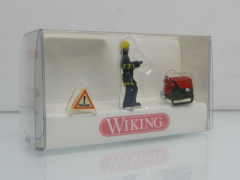 Wiking 019 01 26 H0 Feuerwehrmann plus Tragkraftspritze